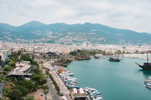 Город Аланья, порт Аланьи