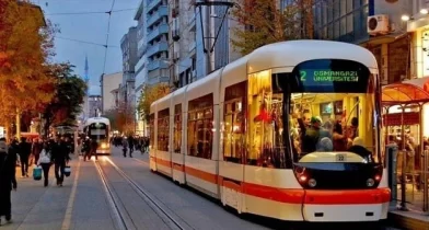 Kann ich mit öffentlichen Verkehrsmitteln überall in der Türkei hinkommen oder brauche ich unbedingt ein privates Fahrzeug?