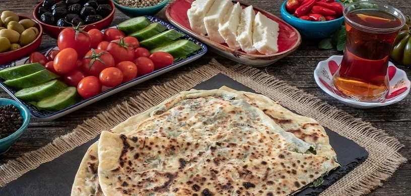 Vilka specialiteter finns det i Turkiets medelhavsmat?