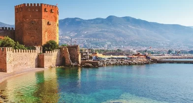 Wie ist das Leben in Alanya und was kann ich dort in meiner Freizeit machen oder welche Orte kann ich dort besuchen?