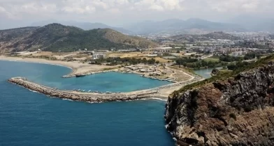 Unberührte Buchten, interessante geologische Formationen, mysteriöse Höhlen, Bananen- und tropische Obstgärten erwarten Sie in Gazipasa