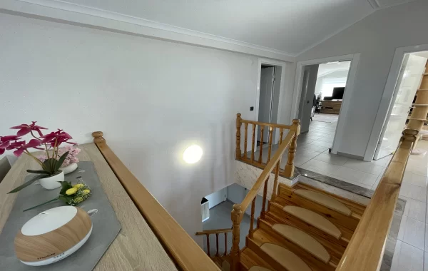 Sehr gepflegtes, geräumiges & sonniges Penthaus mit Ausblick auf das Mittelmeer zu verkaufen