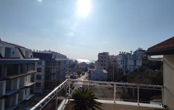 Sehr gepflegtes, geräumiges & sonniges Penthaus mit Ausblick auf das Mittelmeer zu verkaufen