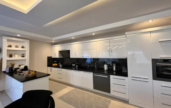 Bezugsfertige Duplex Wohnung mit perfekter Lage, nahe zum Meer in Alanya, Kestel