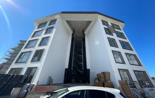 Gehobener Komplex in Kestel, sehr nahe zum Strand und mit vielen sozialen Einrichtungen